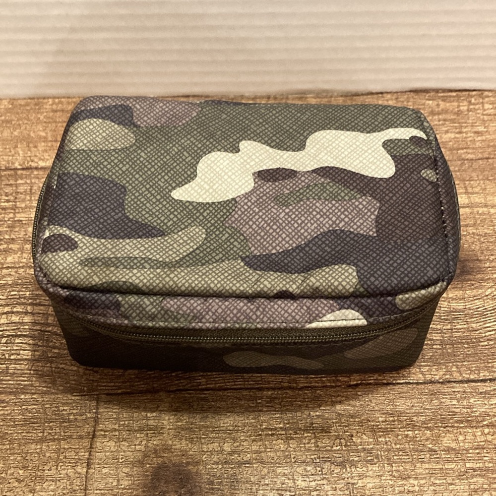 Thirty One Baubles & Bracelets Travel Case Camo